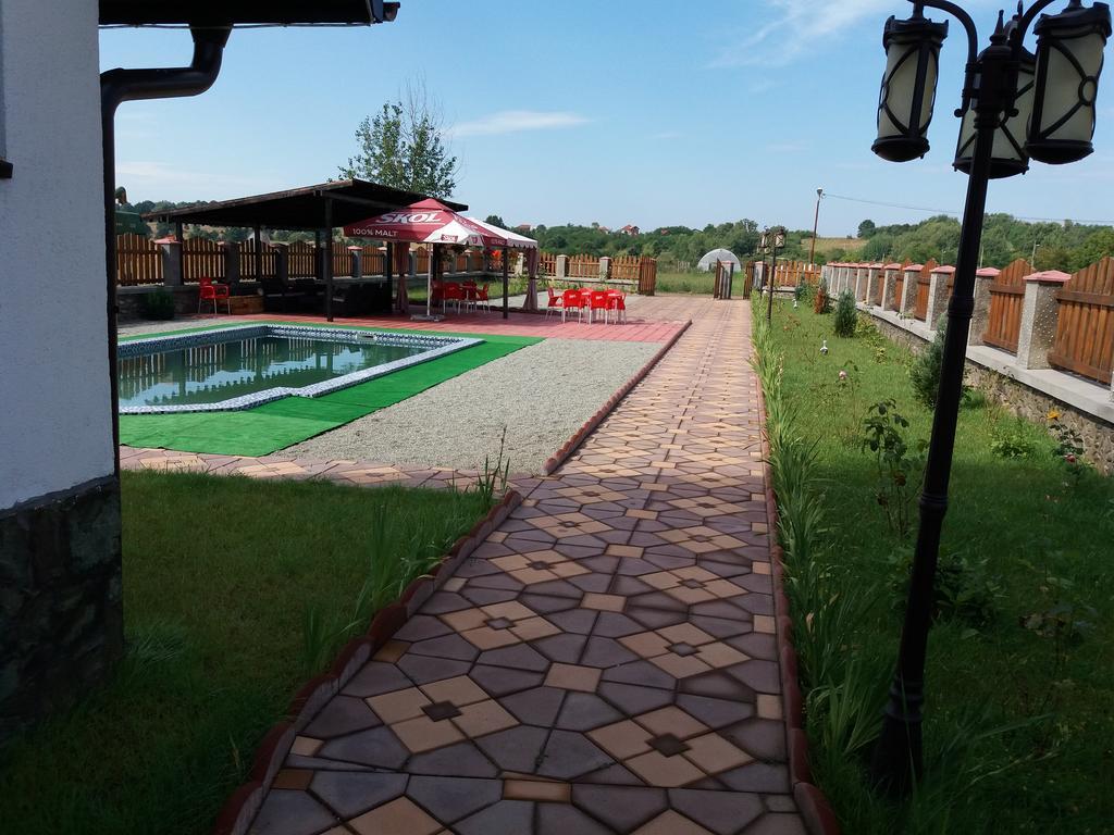 Casa Robi Hotel Pestisani Exterior photo