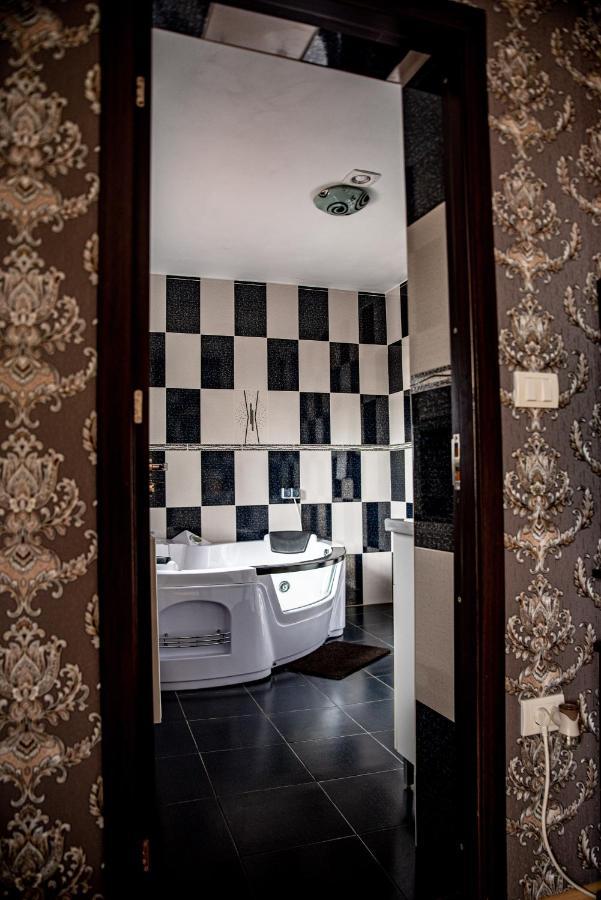 Casa Robi Hotel Pestisani Exterior photo